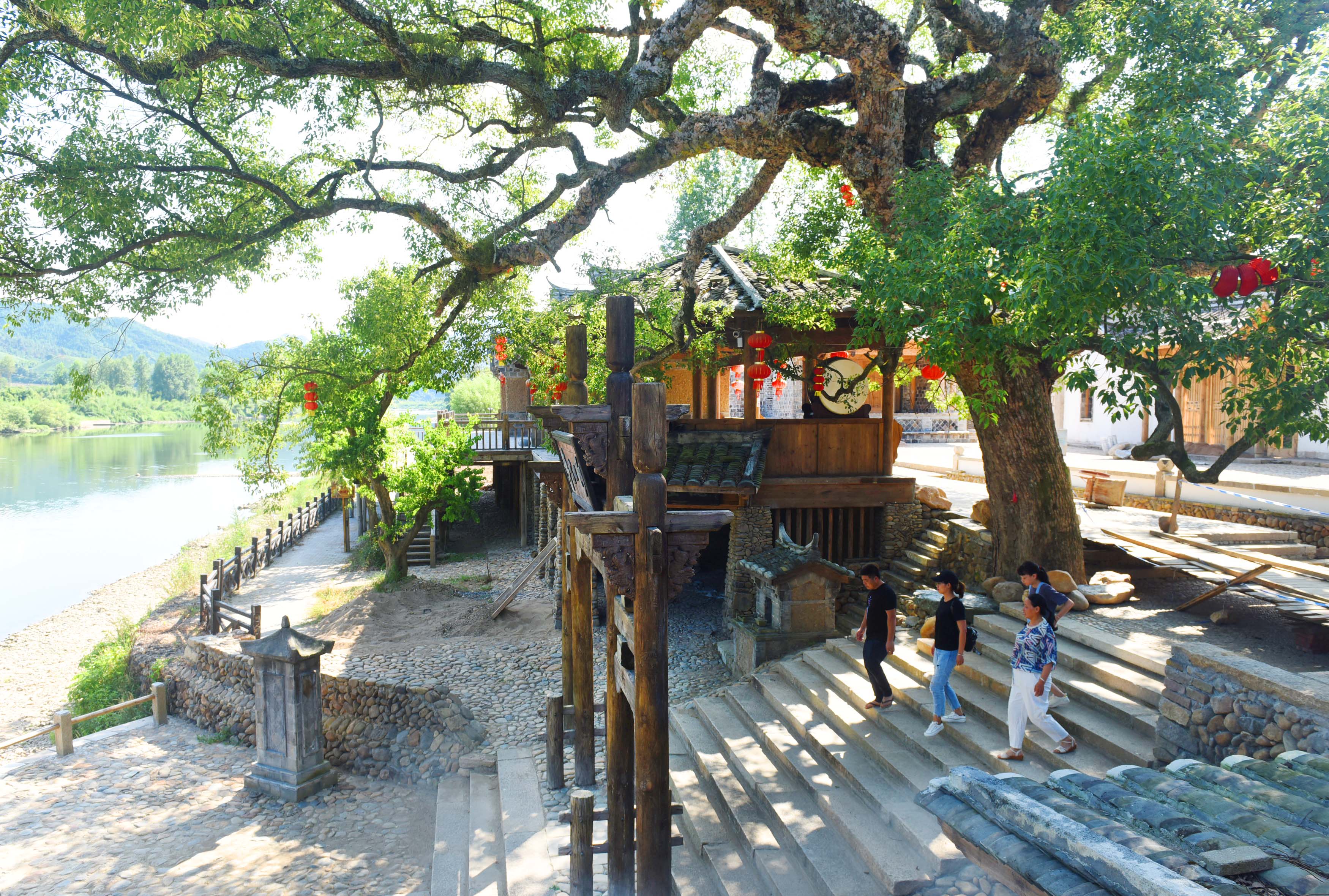 杭州茅家埠有一座名人故居，为锦绣而生，开创了织风景画的先河